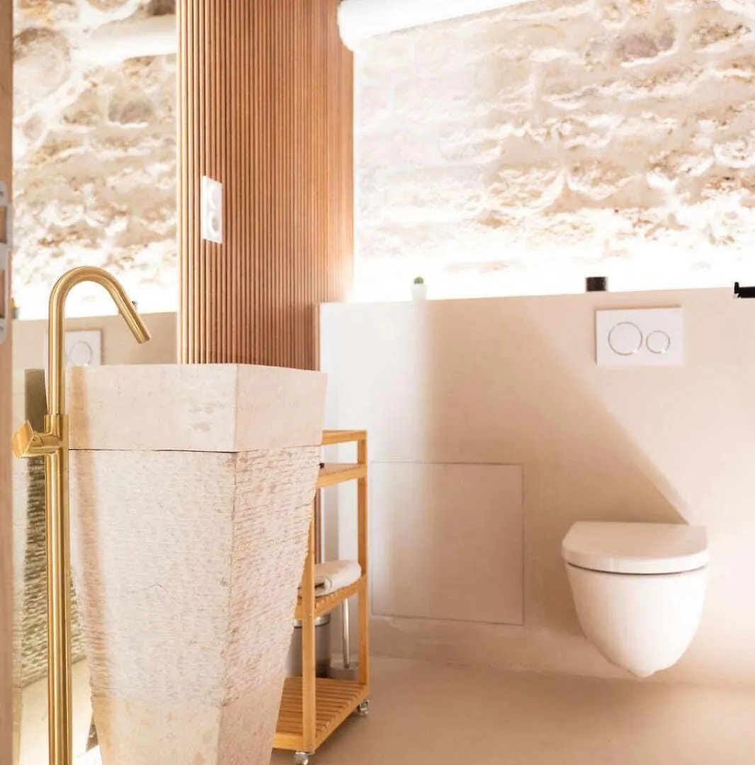 Kaza Bella - Haut Marais Modern Flat With Small Pool Paris Apartment